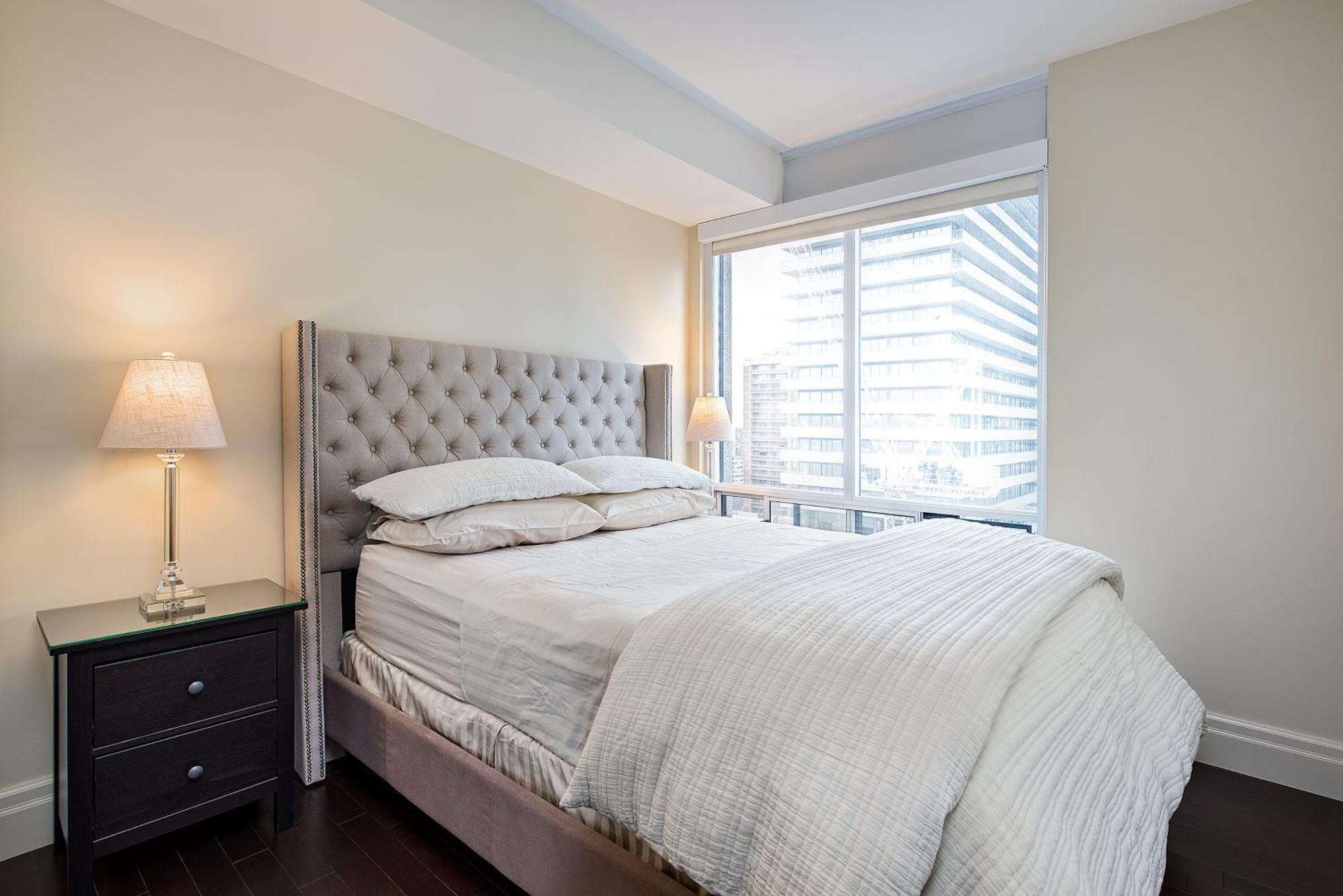 Sky Suites Yorkville Торонто Екстер'єр фото
