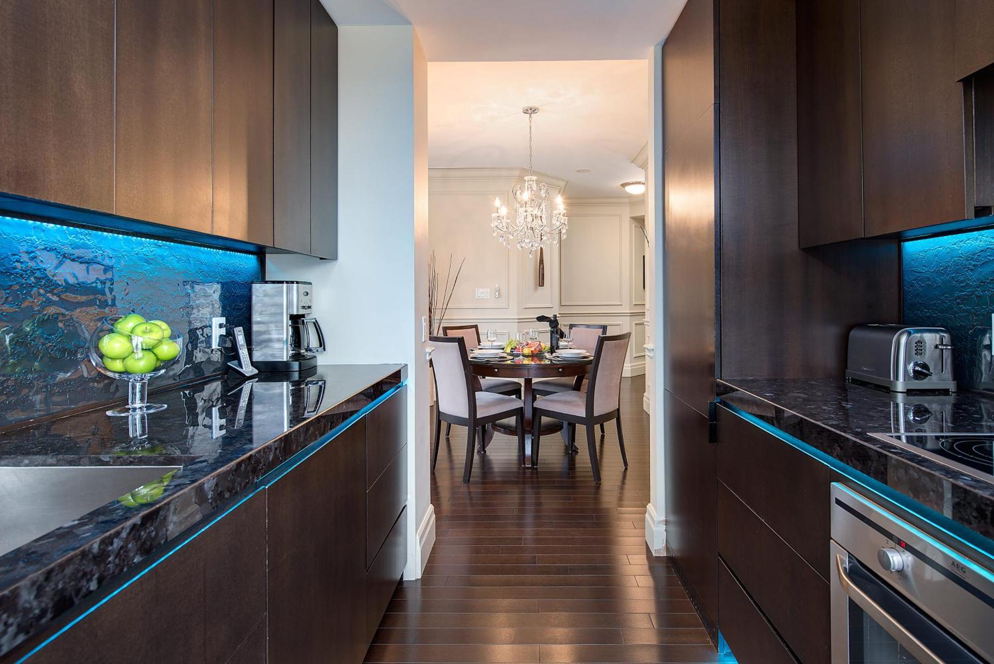 Sky Suites Yorkville Торонто Екстер'єр фото