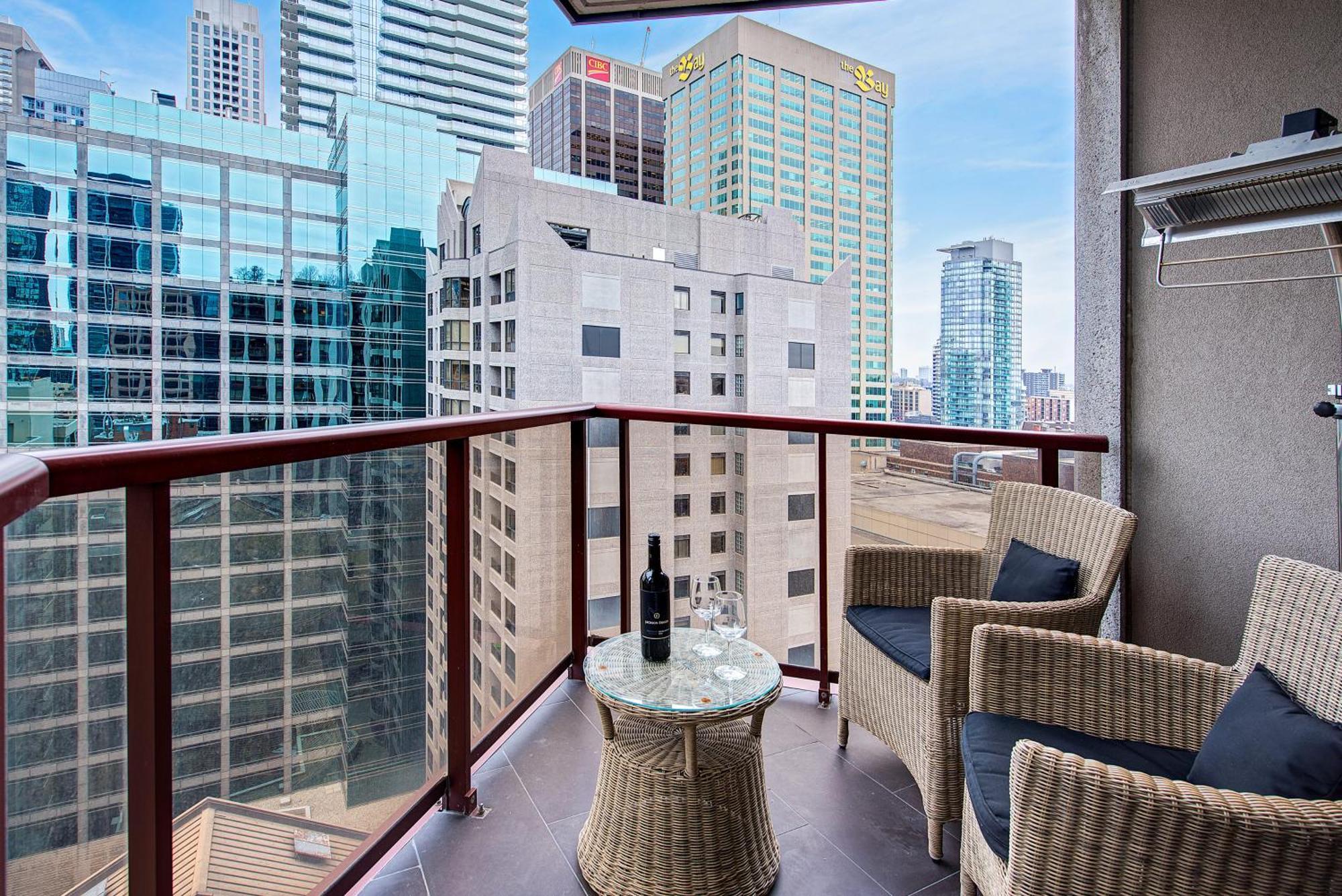 Sky Suites Yorkville Торонто Екстер'єр фото