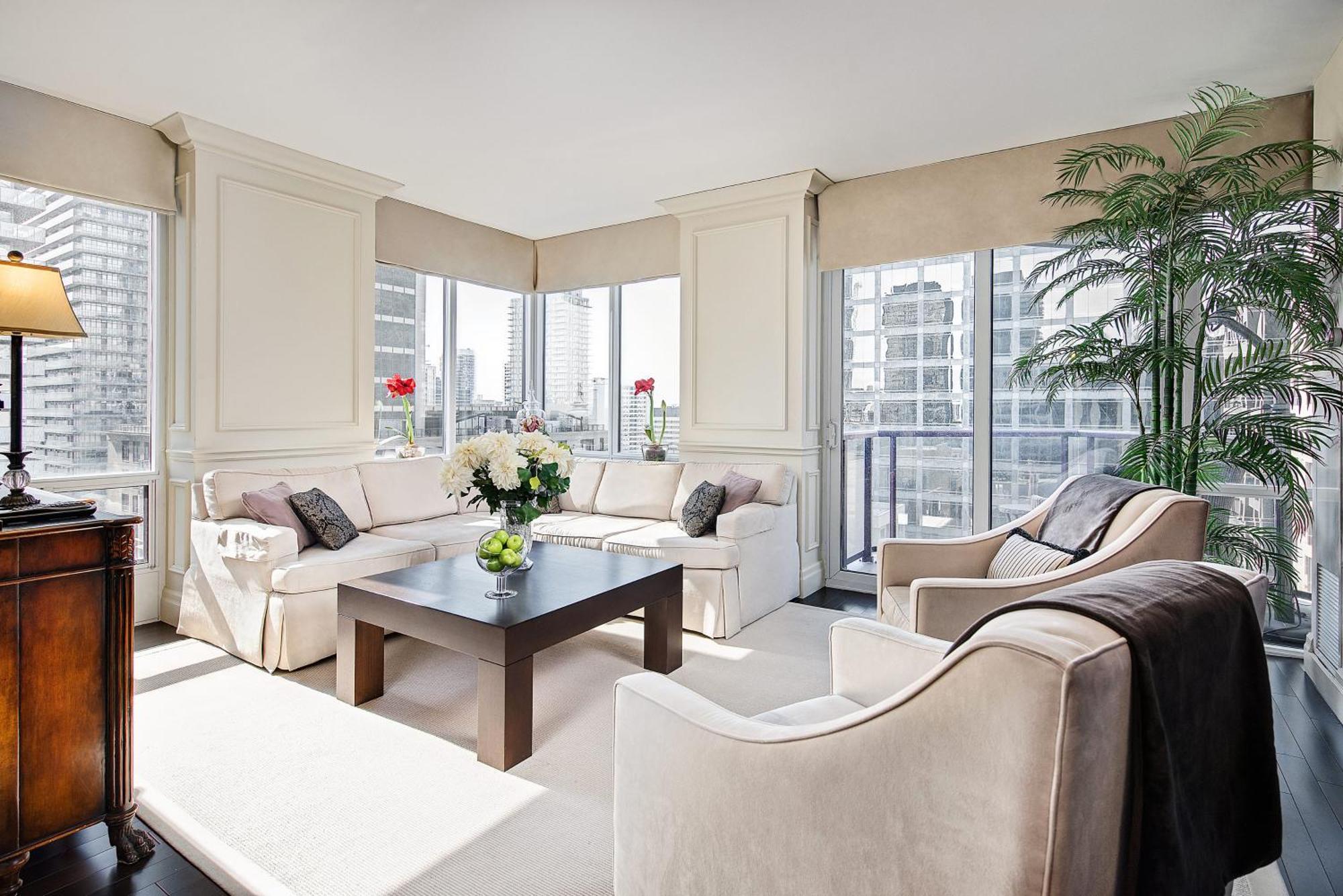 Sky Suites Yorkville Торонто Екстер'єр фото
