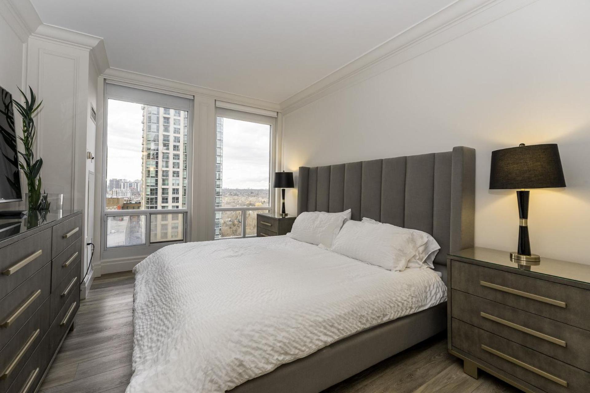 Sky Suites Yorkville Торонто Екстер'єр фото