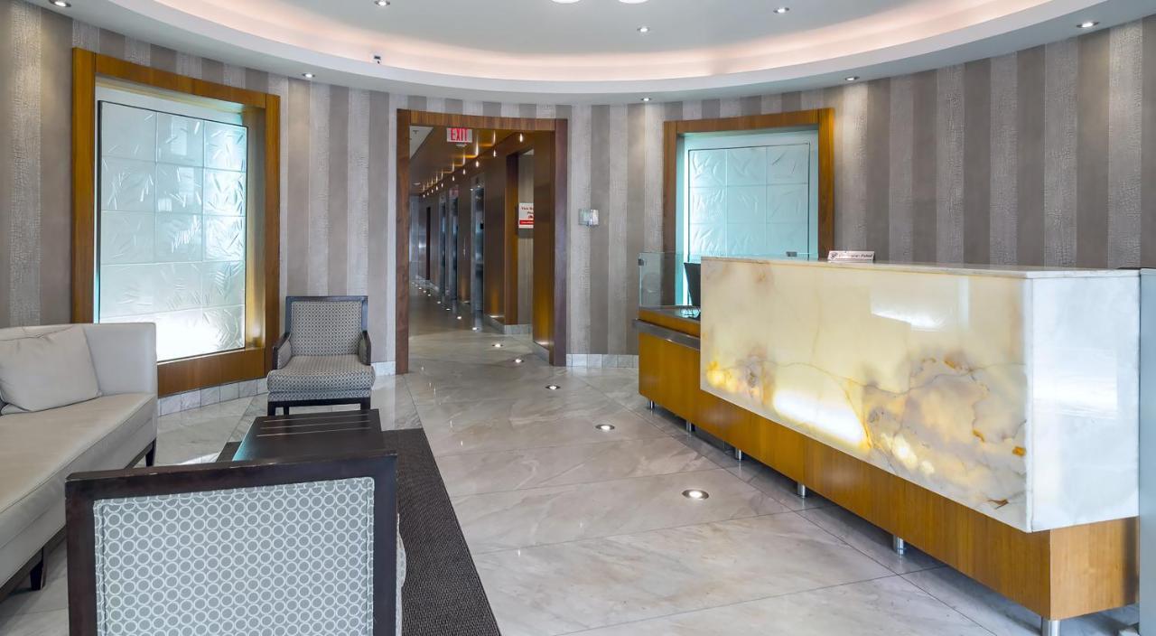 Sky Suites Yorkville Торонто Екстер'єр фото
